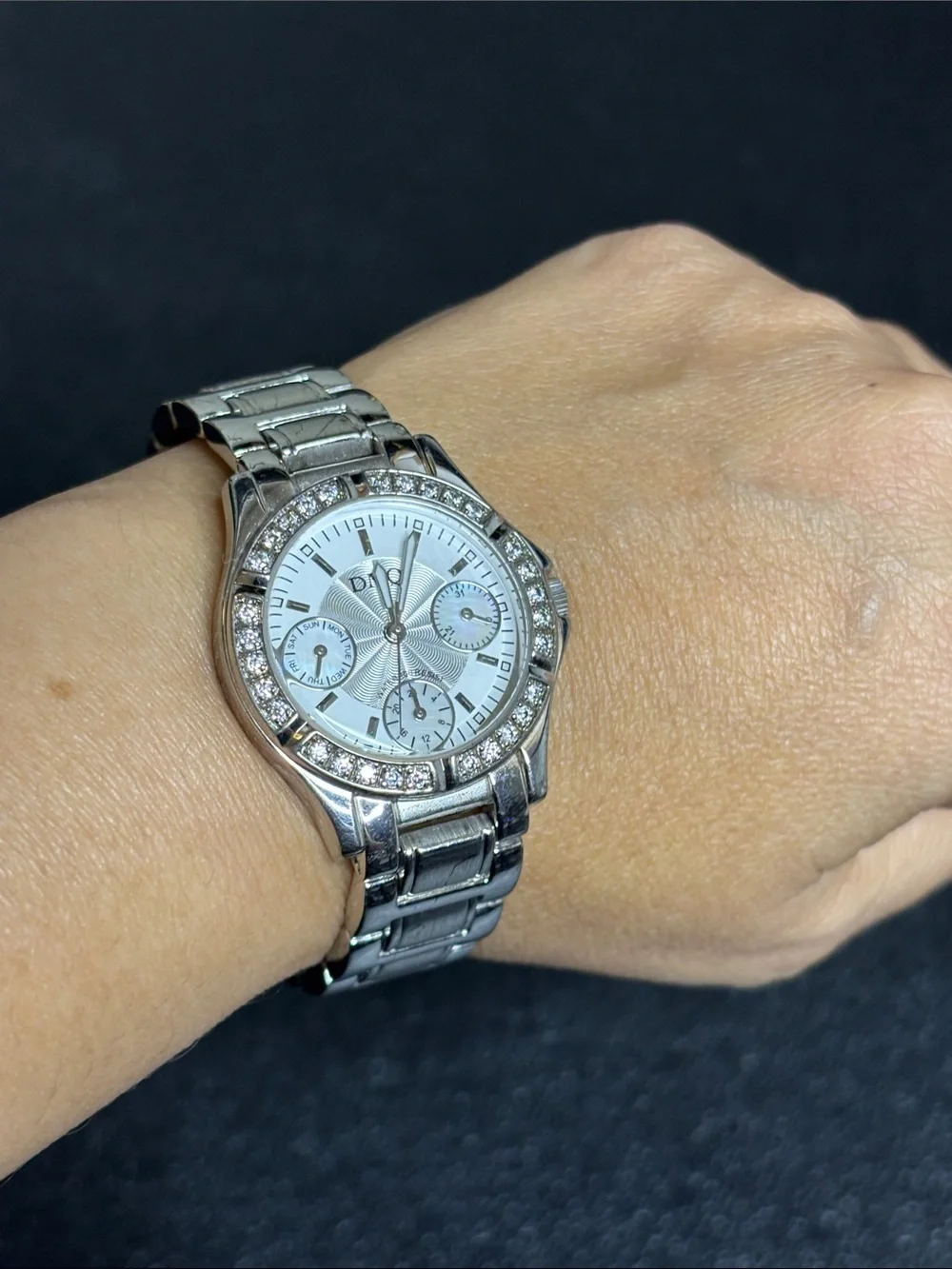 DMQ CZ WOMEN'S STAINLESS STEEL WATCH CRYSTAL ACCENTS Water Restraint WORKING